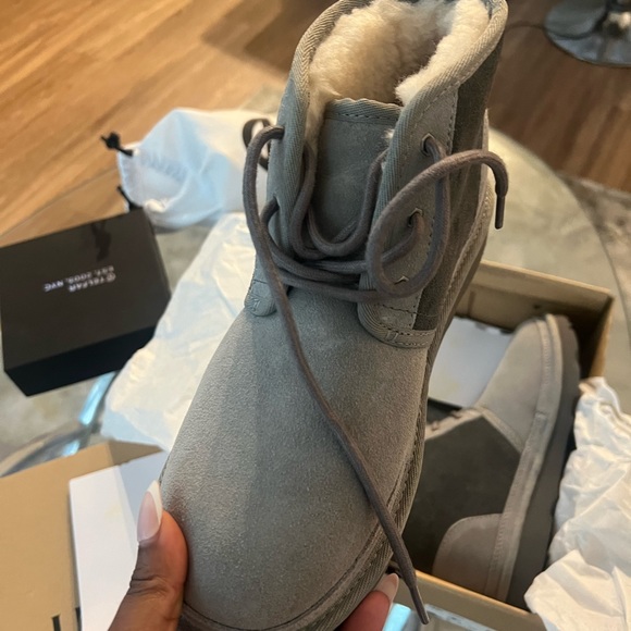 K NEUMEL II UGG BOATS - Picture 3 of 11